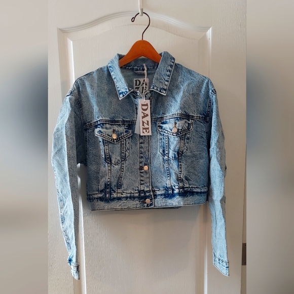 Doll Kills Daze Cropped Pleated Denim Jacket - Picture 4 of 8
